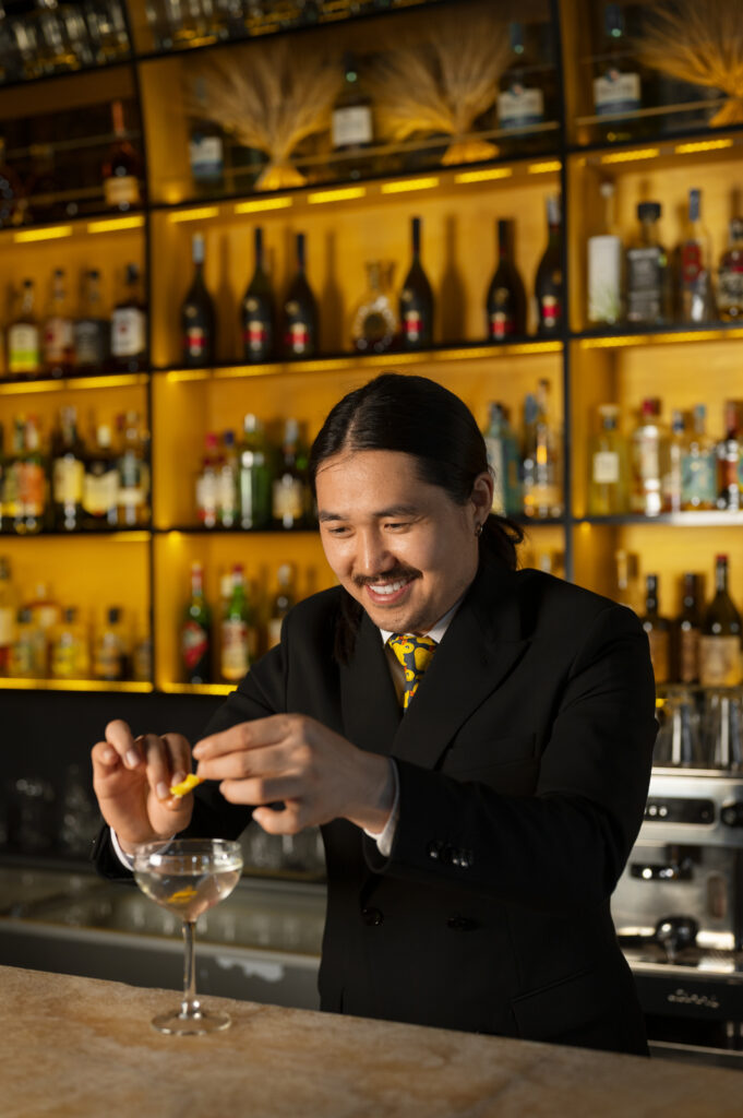 medium-shot-bartender-preparing-drink (1)